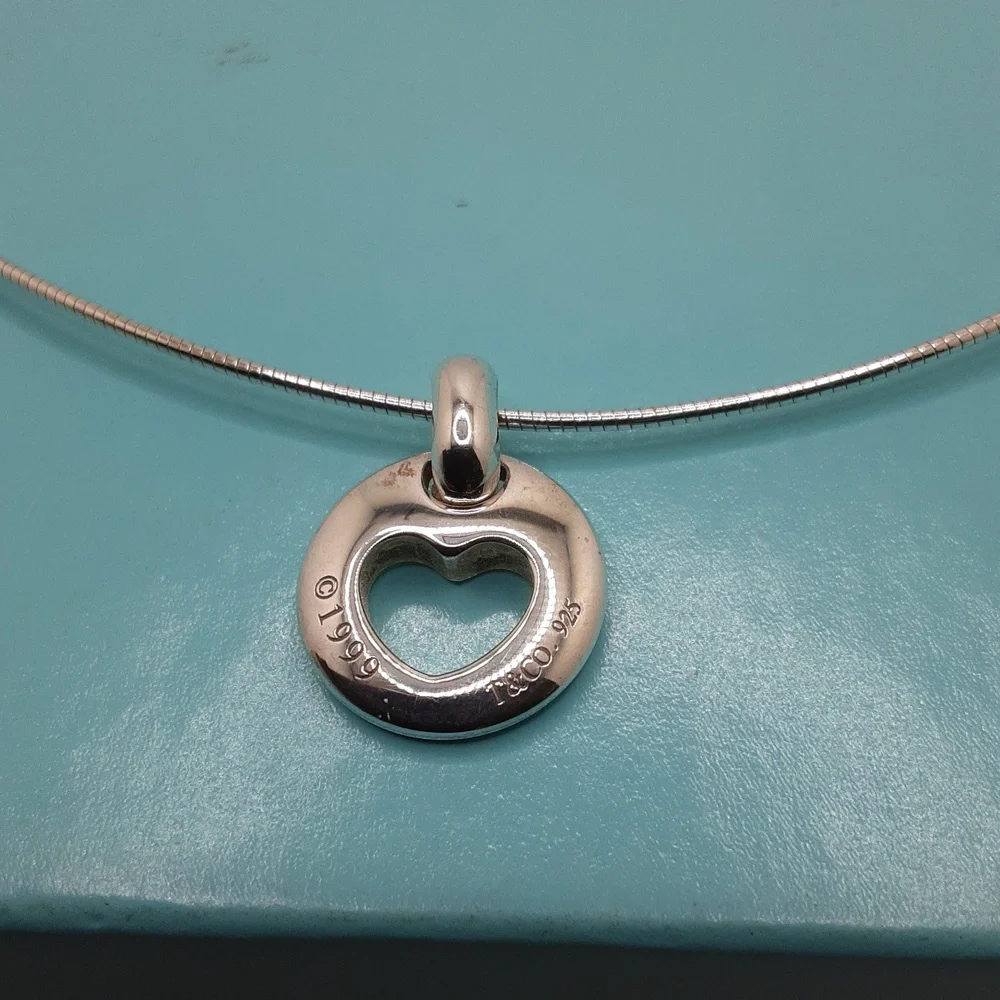 Authentic Tiffany & Co. Pierced Heart Pendant - Excellent Used Condition - Picture 12 of 13
